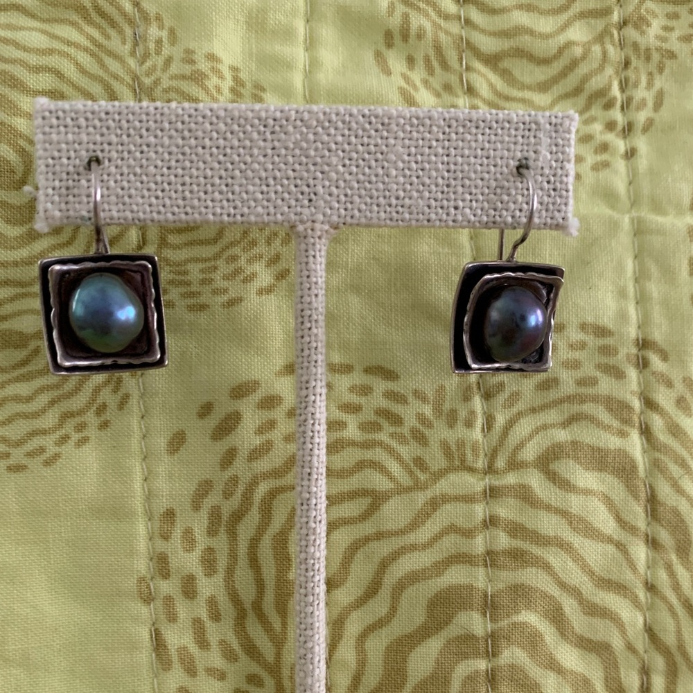 Fresh water pearl earrings